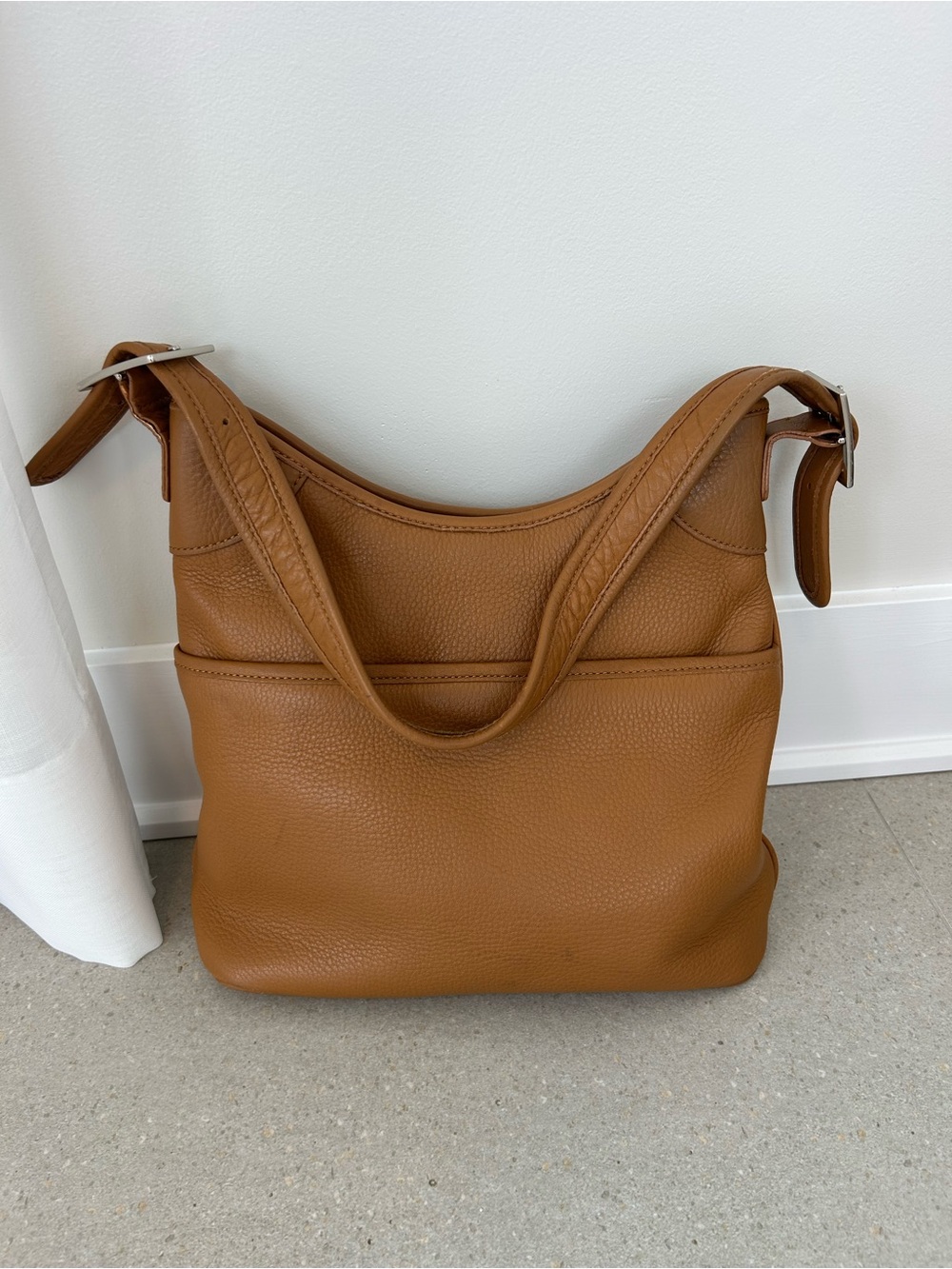 Beautiful and Classic Everyday Pebbled Shoulder Bag in Cognac Tan❤️11x11x4